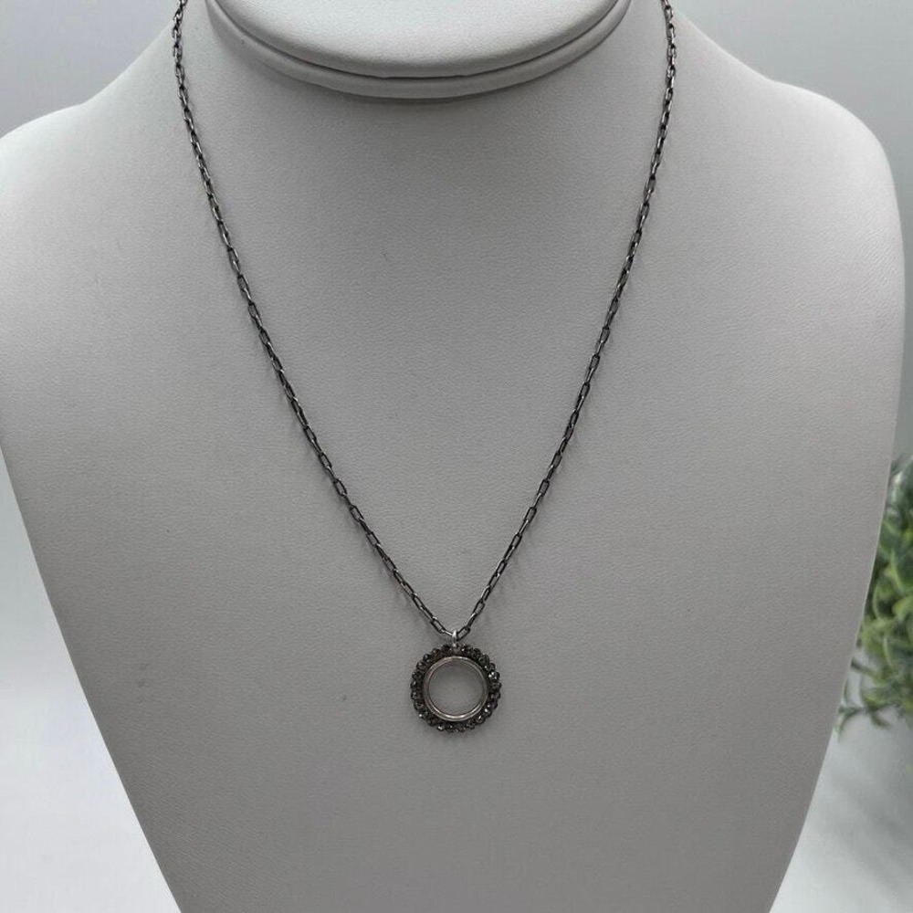 Catherine Popesco La Vie Parisienne Vintage Round Gray Crystal Pewter Necklace